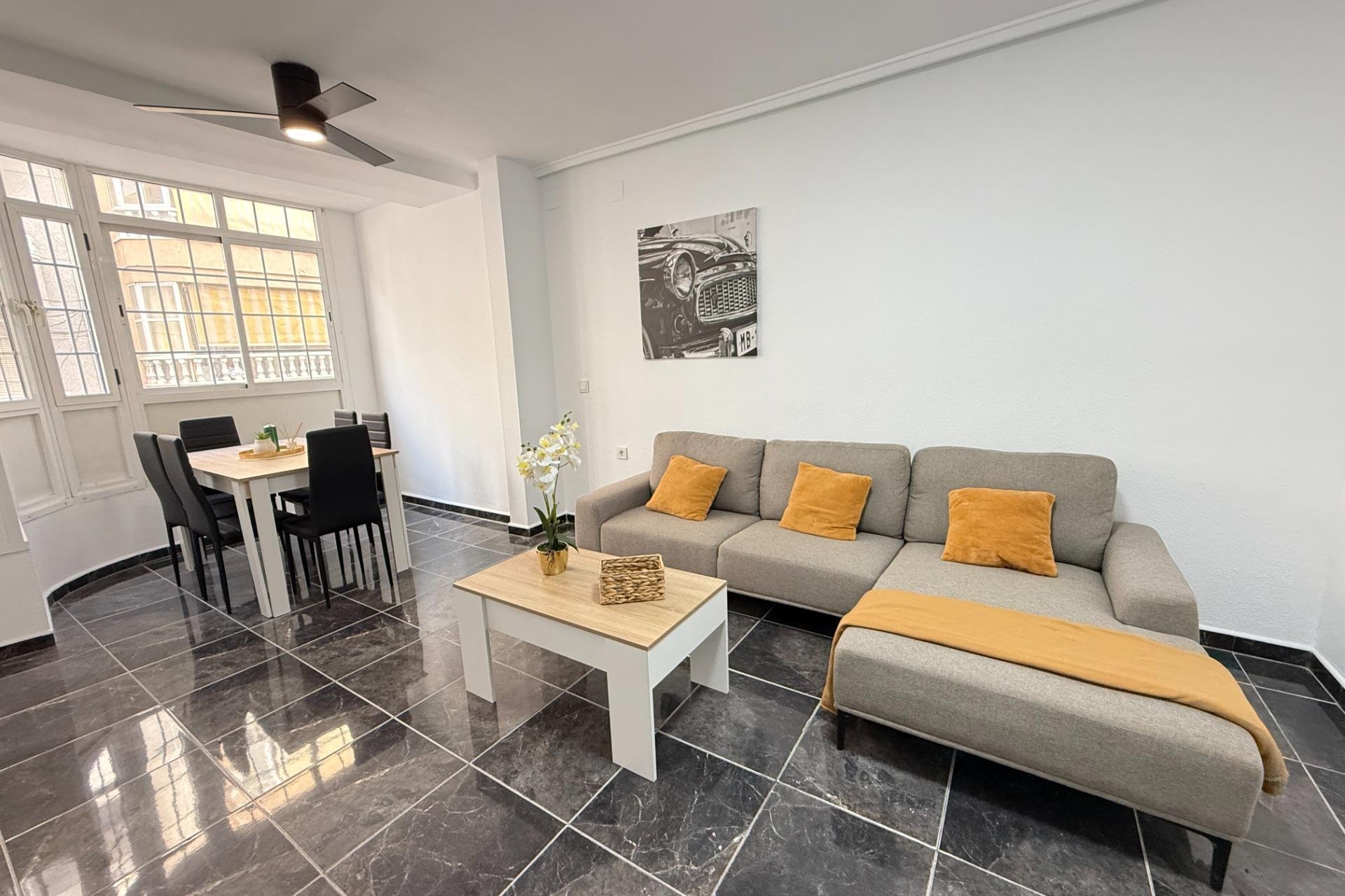 Resale - Apartment - Torrevieja - Centro