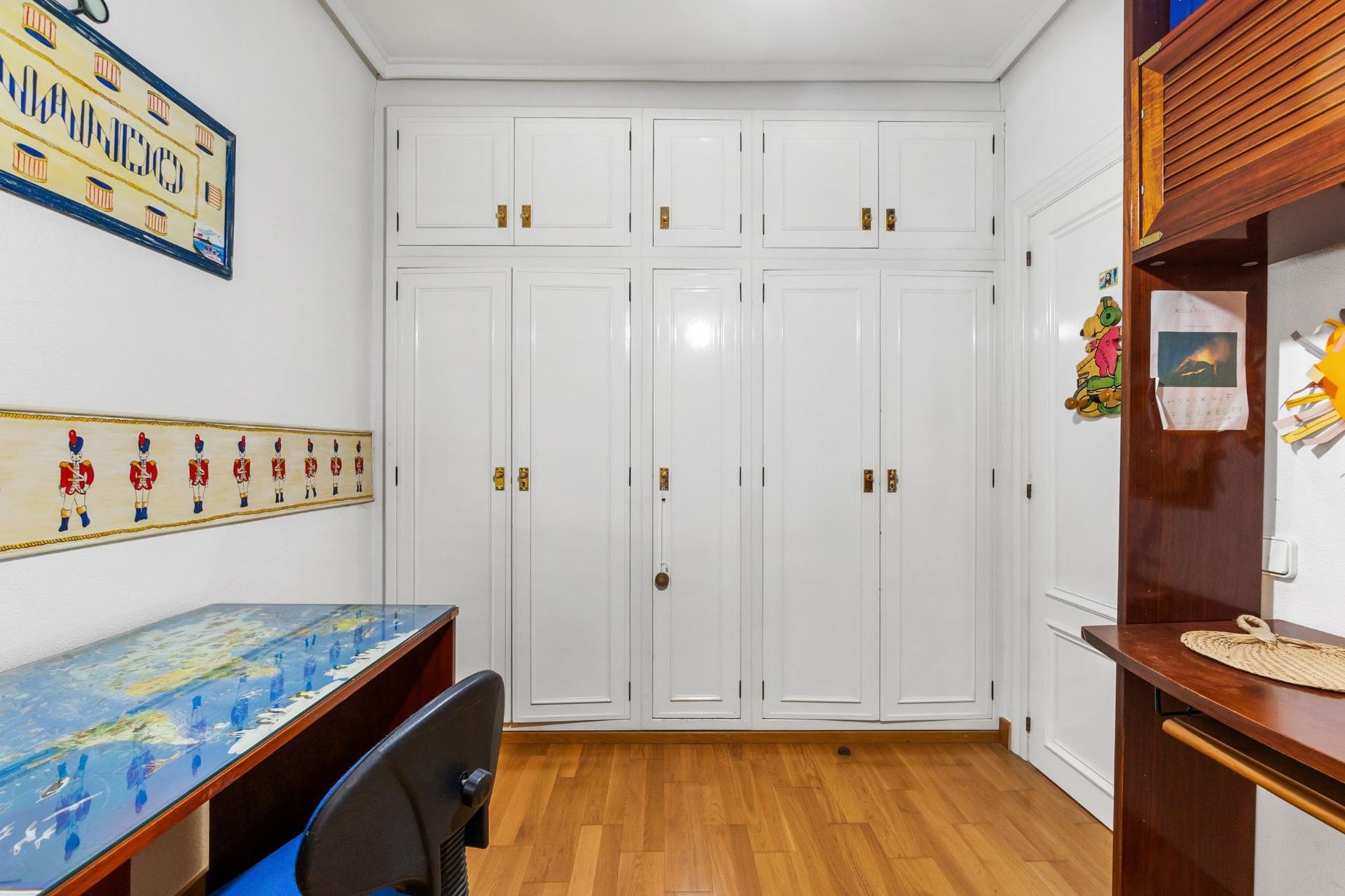 Resale - Apartment - Torrevieja - Centro