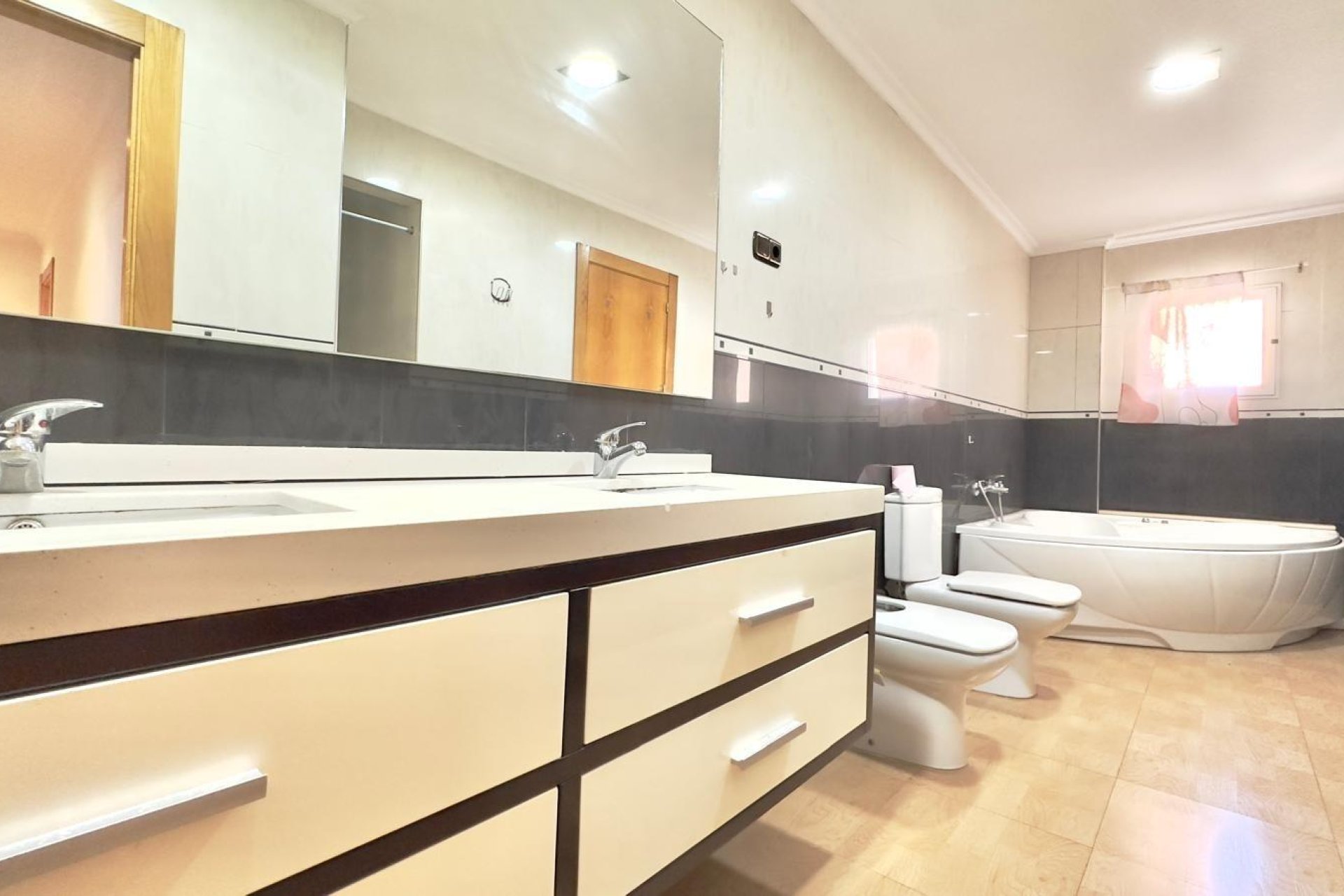 Resale - Apartment - Torrevieja - Centro