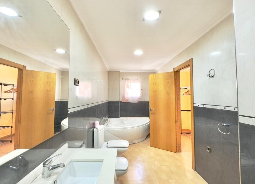 Resale - Apartment - Torrevieja - Centro