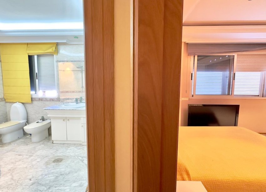 Resale - Apartment - Torrevieja - Centro