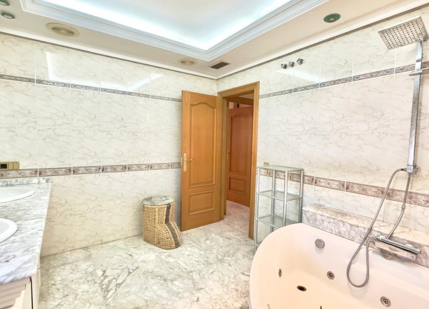 Resale - Apartment - Torrevieja - Centro