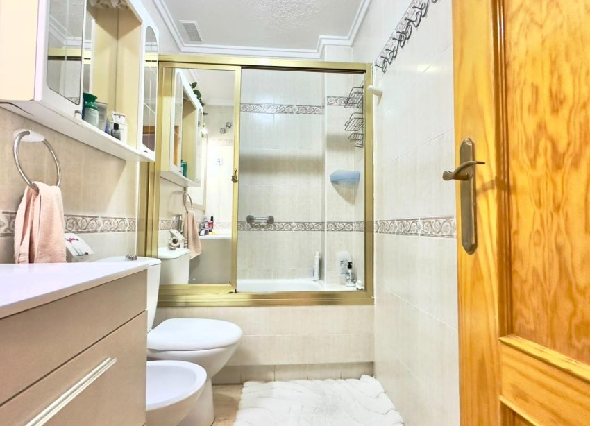 Resale - Apartment - Torrevieja - Centro