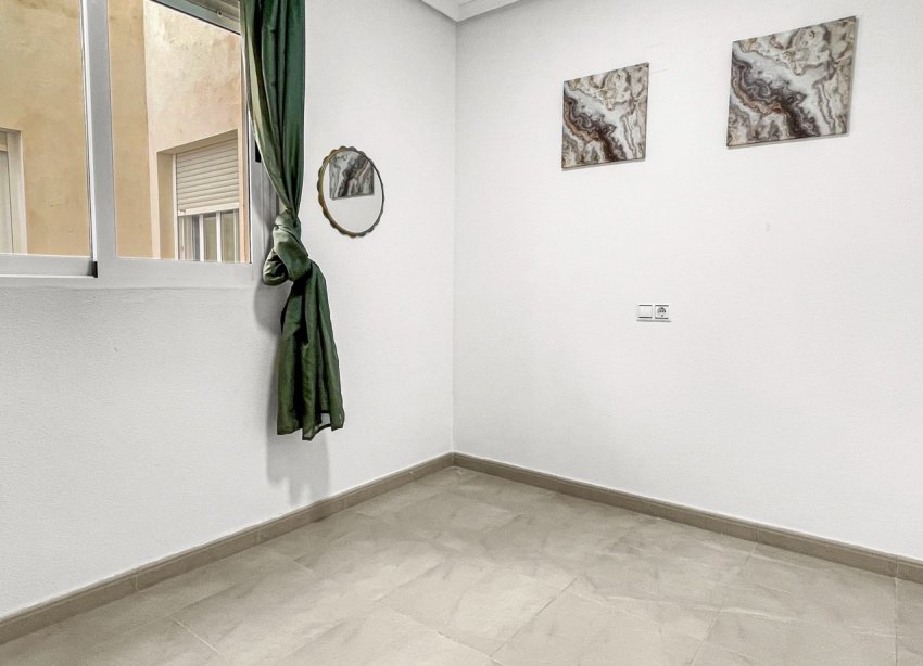 Resale - Apartment - Torrevieja - El Acequión - Los Náufragos