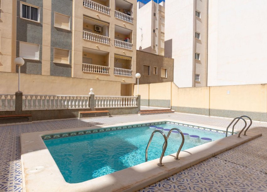 Resale - Apartment - Torrevieja - Estacion de autobuses