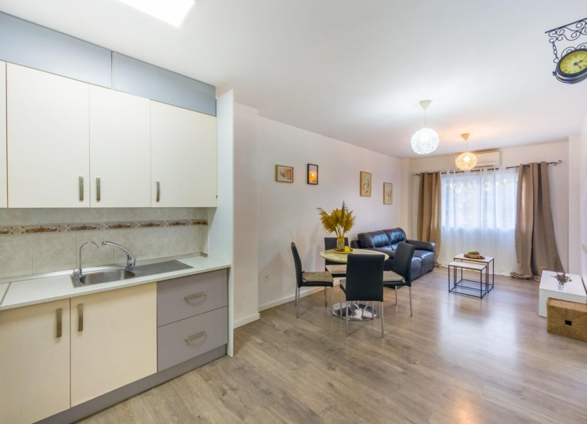 Resale - Apartment - Torrevieja - Estacion de autobuses