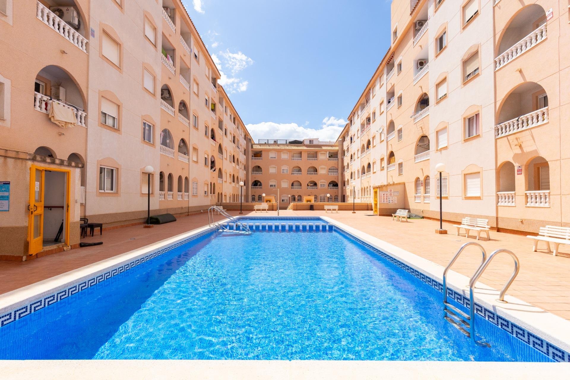 Resale - Apartment - Torrevieja - Estacion de autobuses