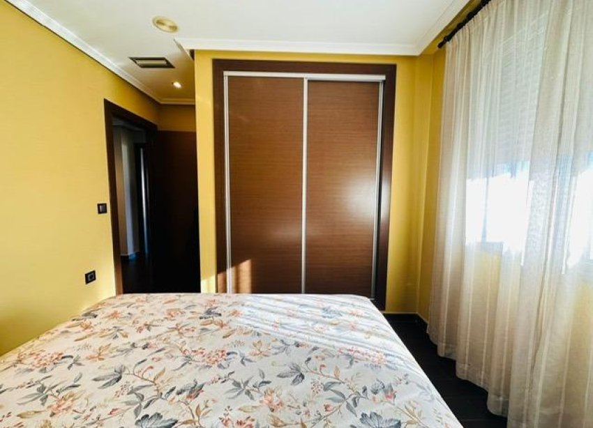 Resale - Apartment - Torrevieja - Estacion de autobuses