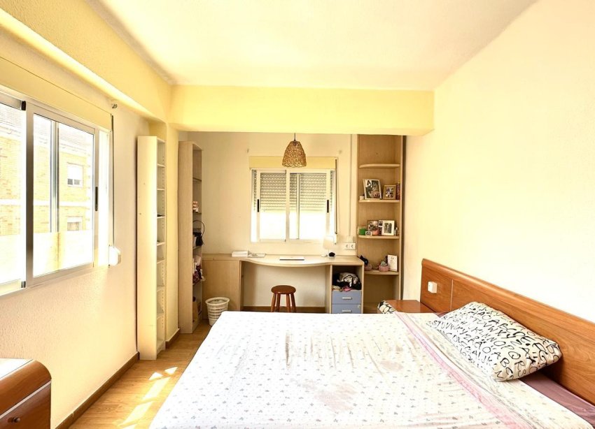 Resale - Apartment - Torrevieja - Estacion de autobuses