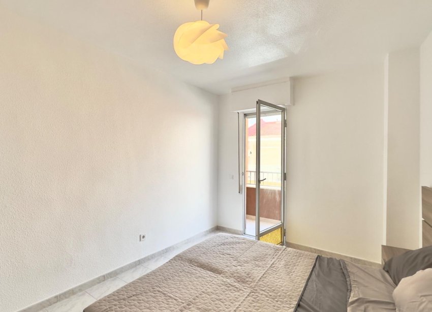 Resale - Apartment - Torrevieja - Estacion de autobuses