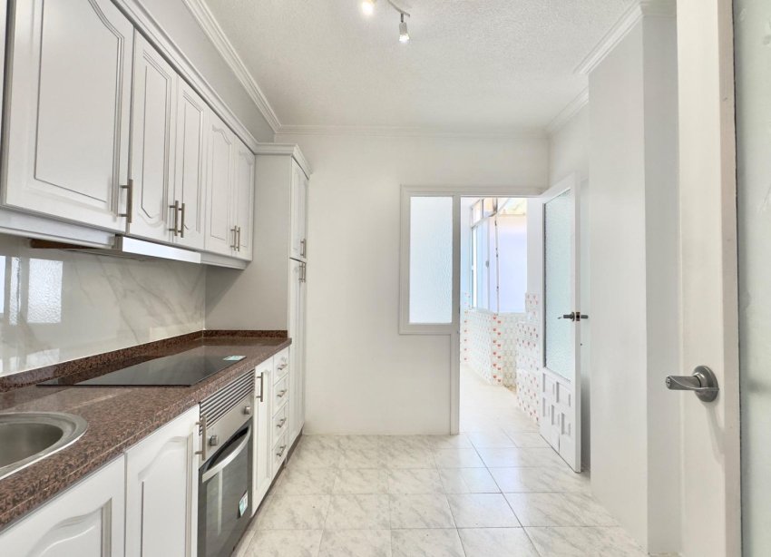 Resale - Apartment - Torrevieja - Estacion de autobuses
