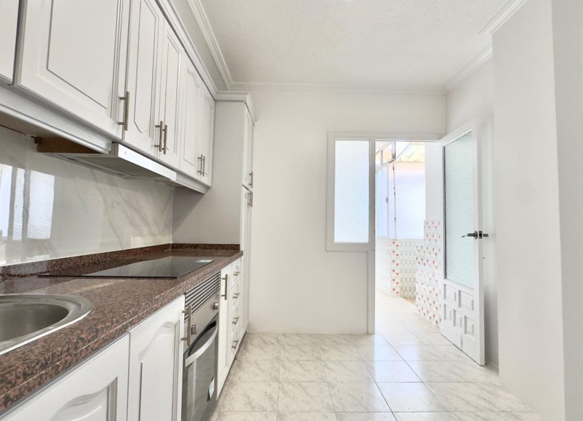 Resale - Apartment - Torrevieja - Estacion de autobuses