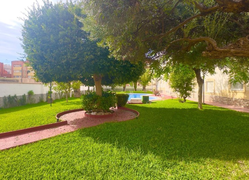 Resale - Apartment - Torrevieja - Estacion de autobuses