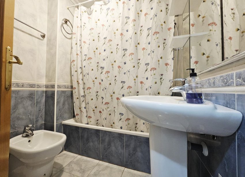 Resale - Apartment - Torrevieja - Estacion de autobuses