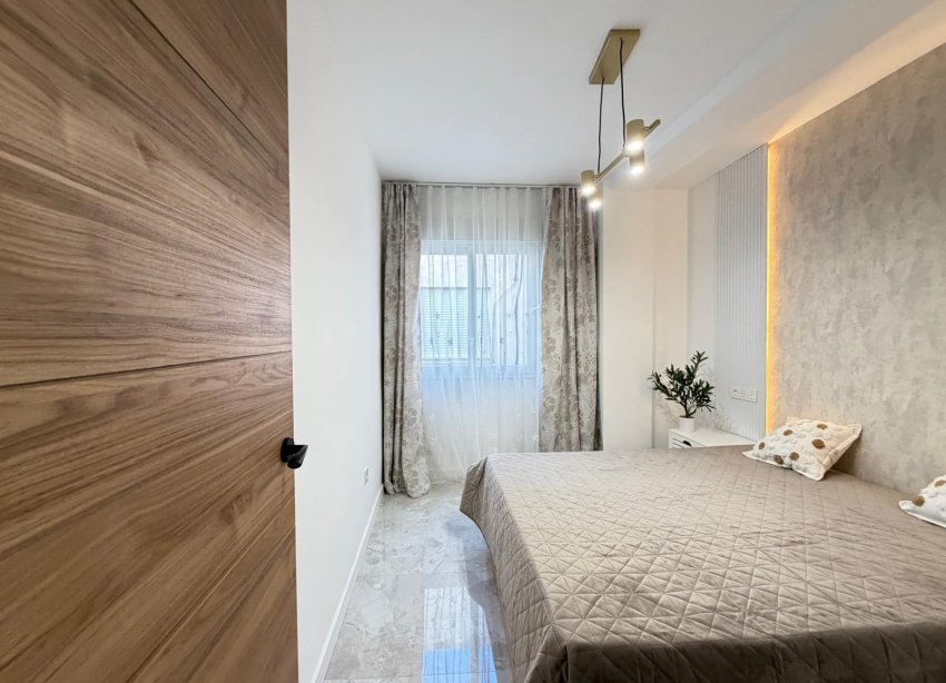 Resale - Apartment - Torrevieja - Estacion de autobuses