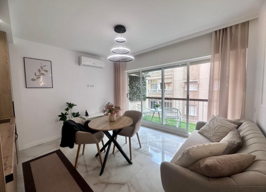 Resale - Apartment - Torrevieja - Estacion de autobuses