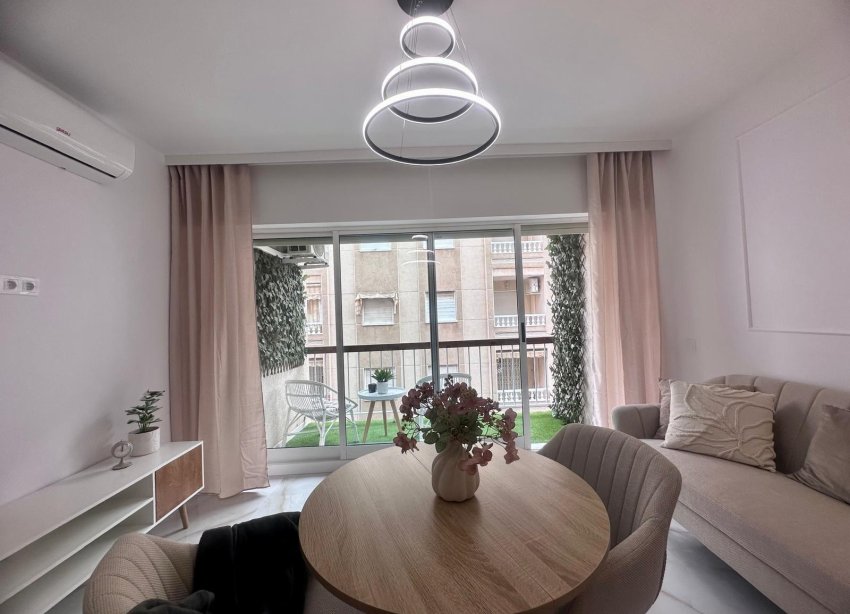 Resale - Apartment - Torrevieja - Estacion de autobuses