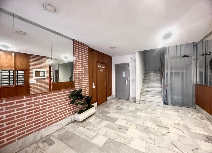 Resale - Apartment - Torrevieja - Estacion de autobuses