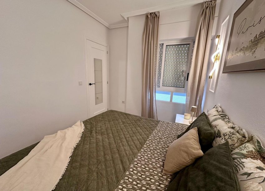 Resale - Apartment - Torrevieja - Estacion de autobuses