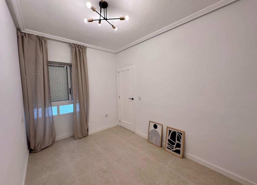 Resale - Apartment - Torrevieja - Estacion de autobuses