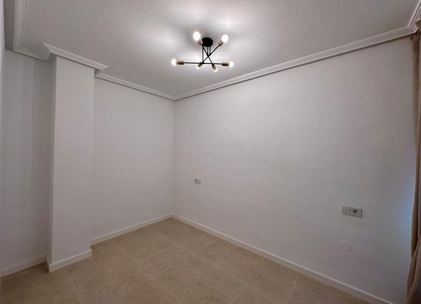 Resale - Apartment - Torrevieja - Estacion de autobuses