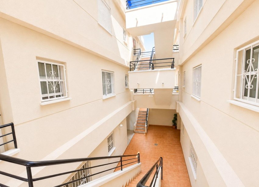 Resale - Apartment - Torrevieja - Estacion de autobuses