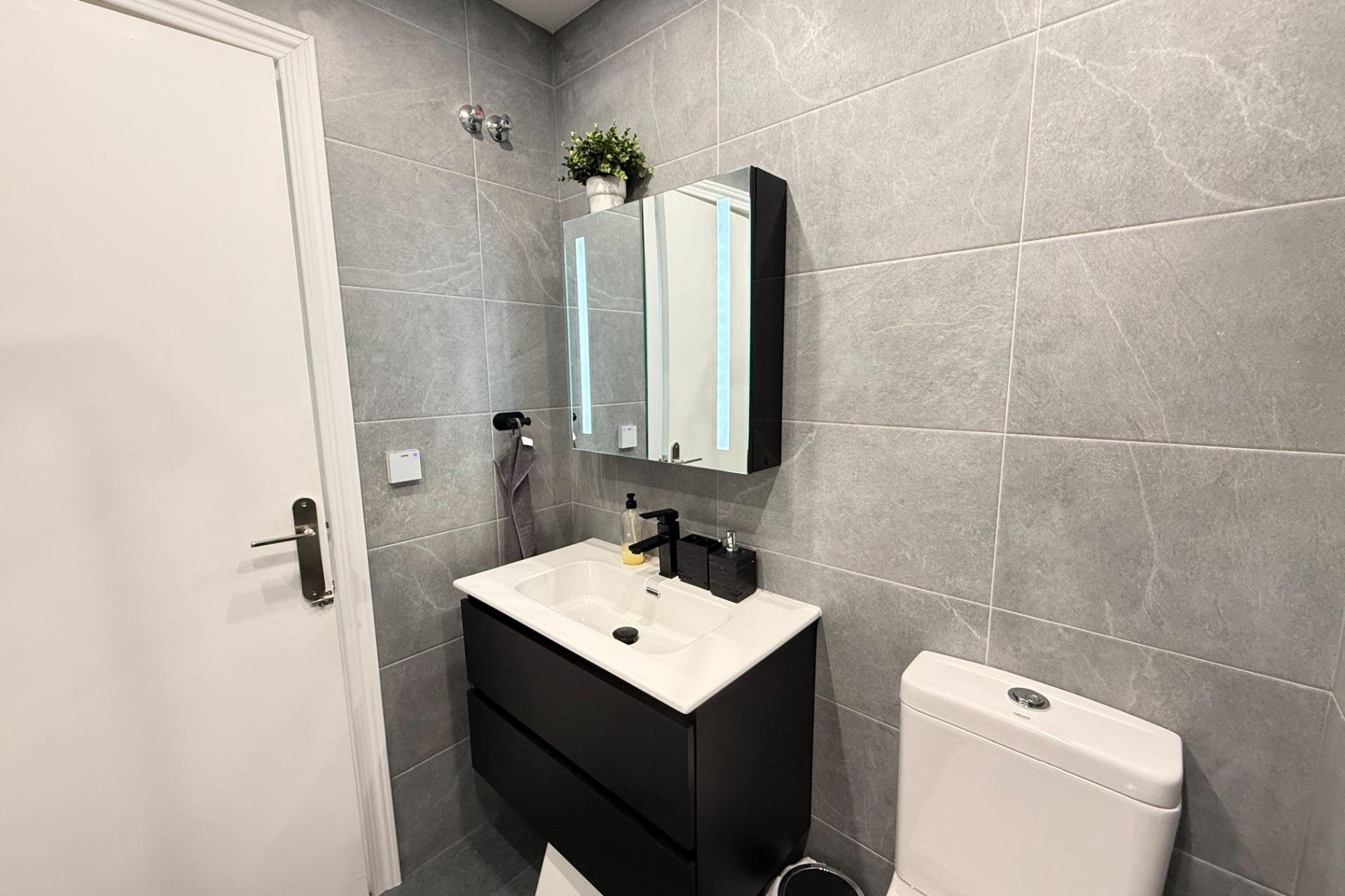 Resale - Apartment - Torrevieja - Habaneras