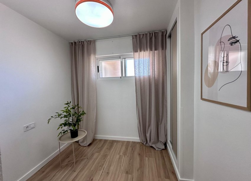 Resale - Apartment - Torrevieja - Habaneras
