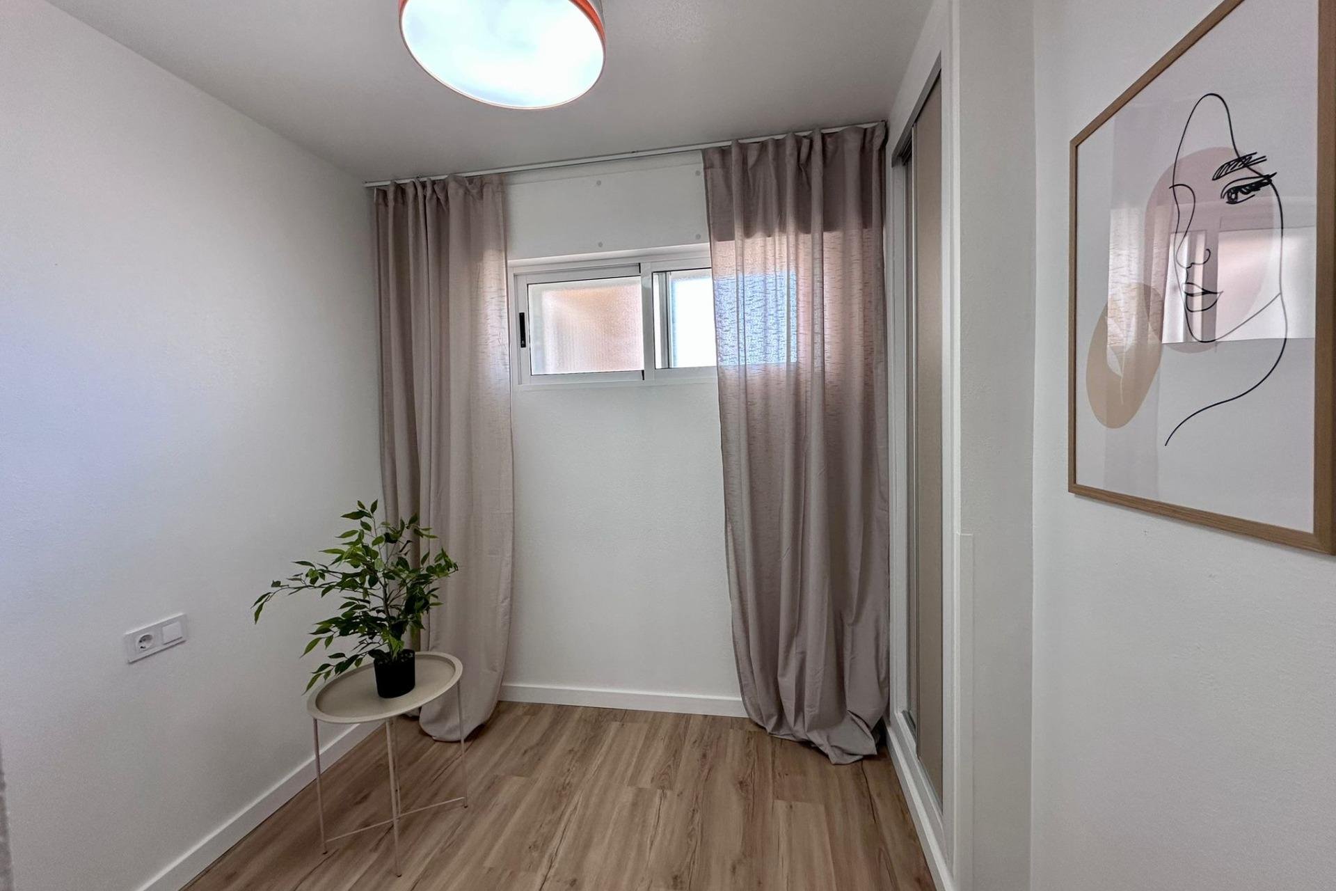 Resale - Apartment - Torrevieja - Habaneras