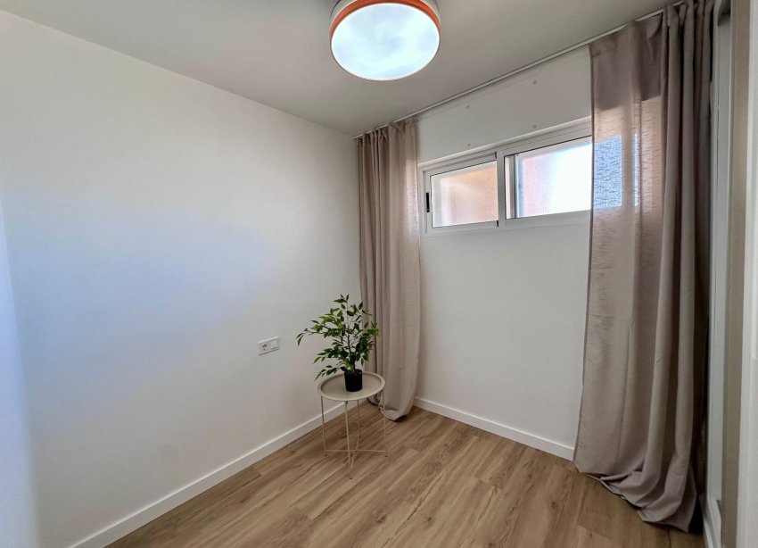 Resale - Apartment - Torrevieja - Habaneras