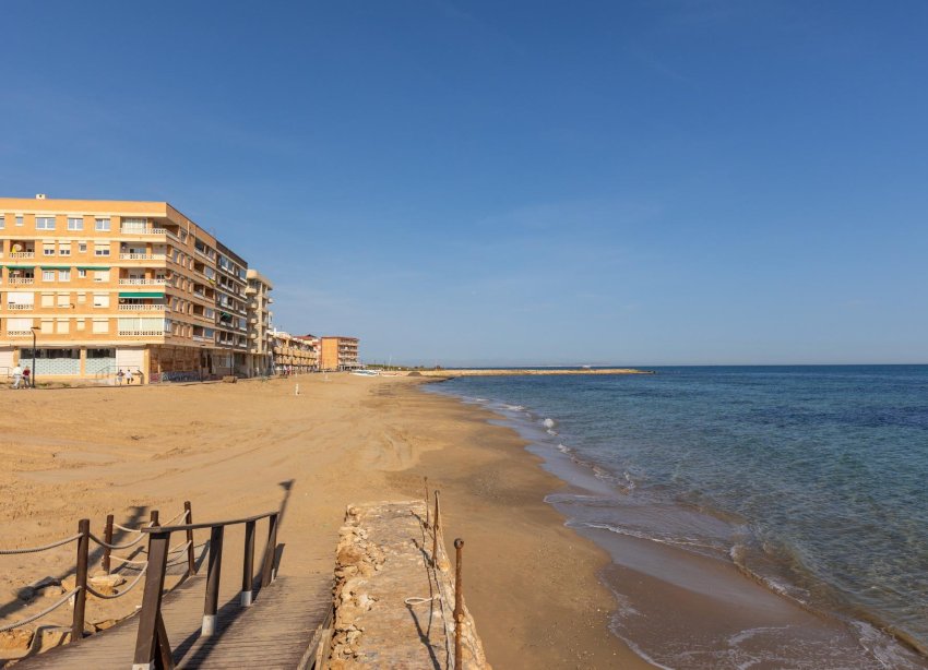 Resale - Apartment - Torrevieja - La Mata pueblo