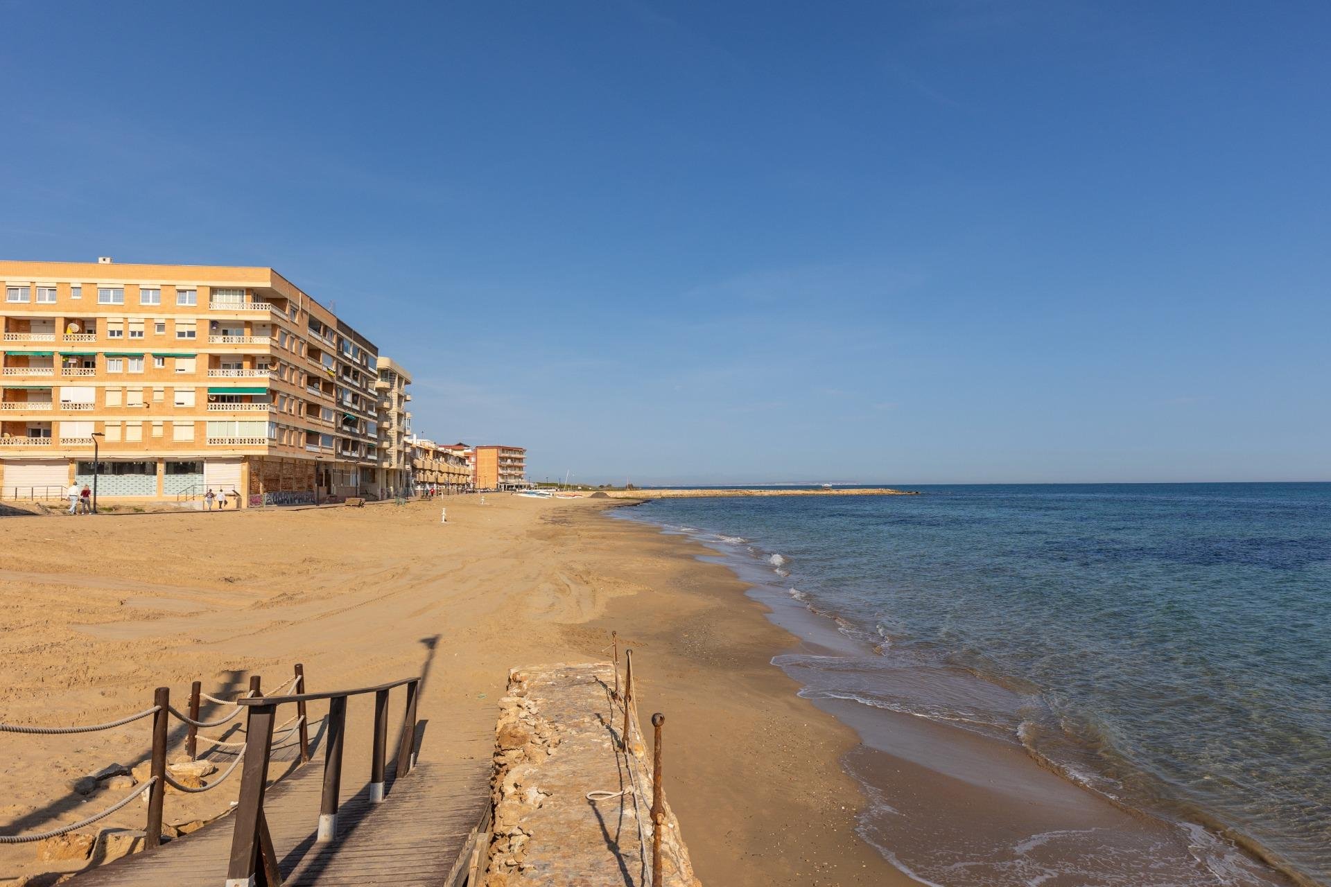 Resale - Apartment - Torrevieja - La Mata pueblo