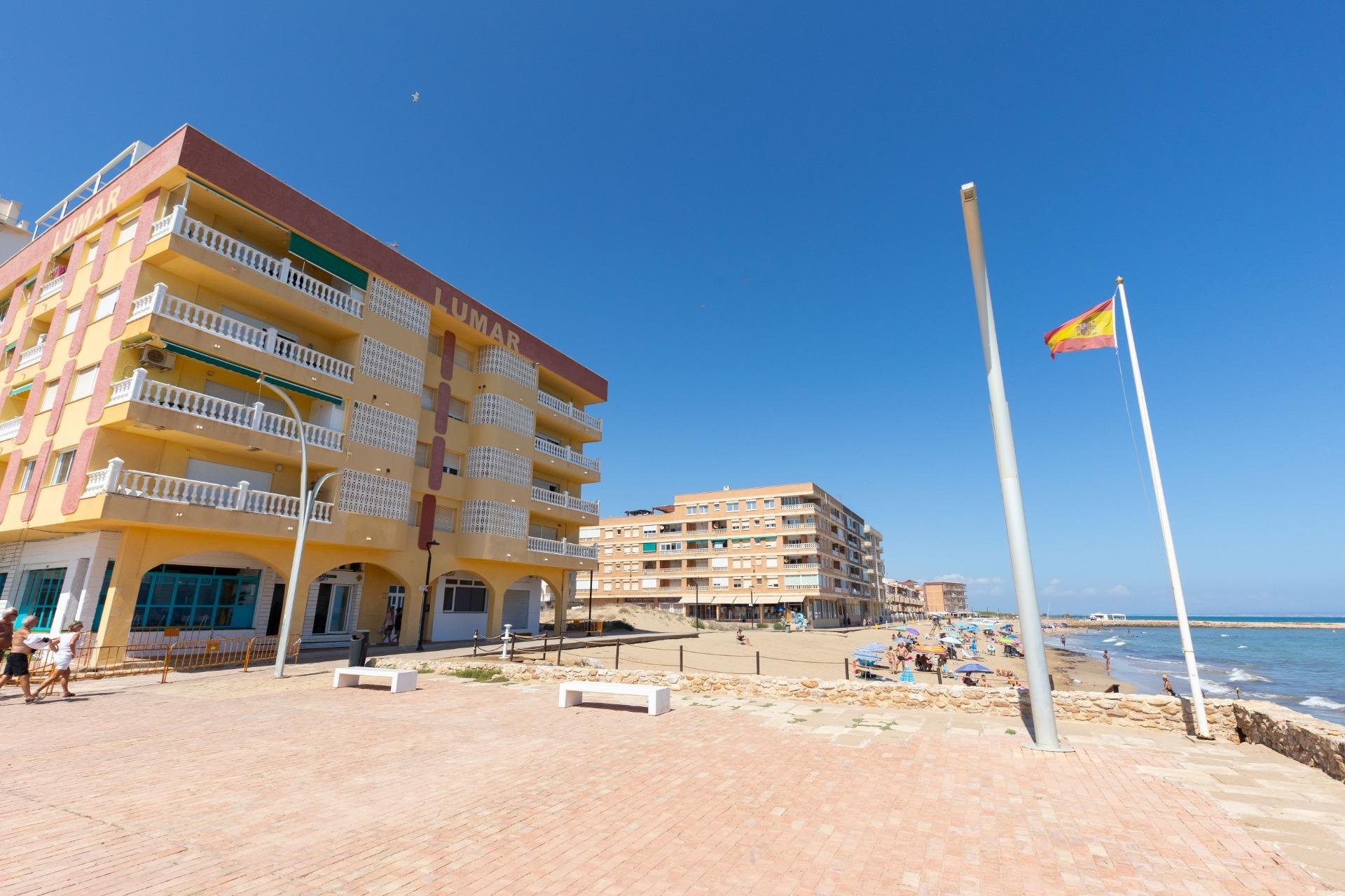 Resale - Apartment - Torrevieja - La Mata pueblo