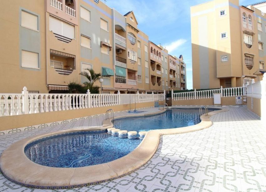 Resale - Apartment - Torrevieja - La Mata pueblo