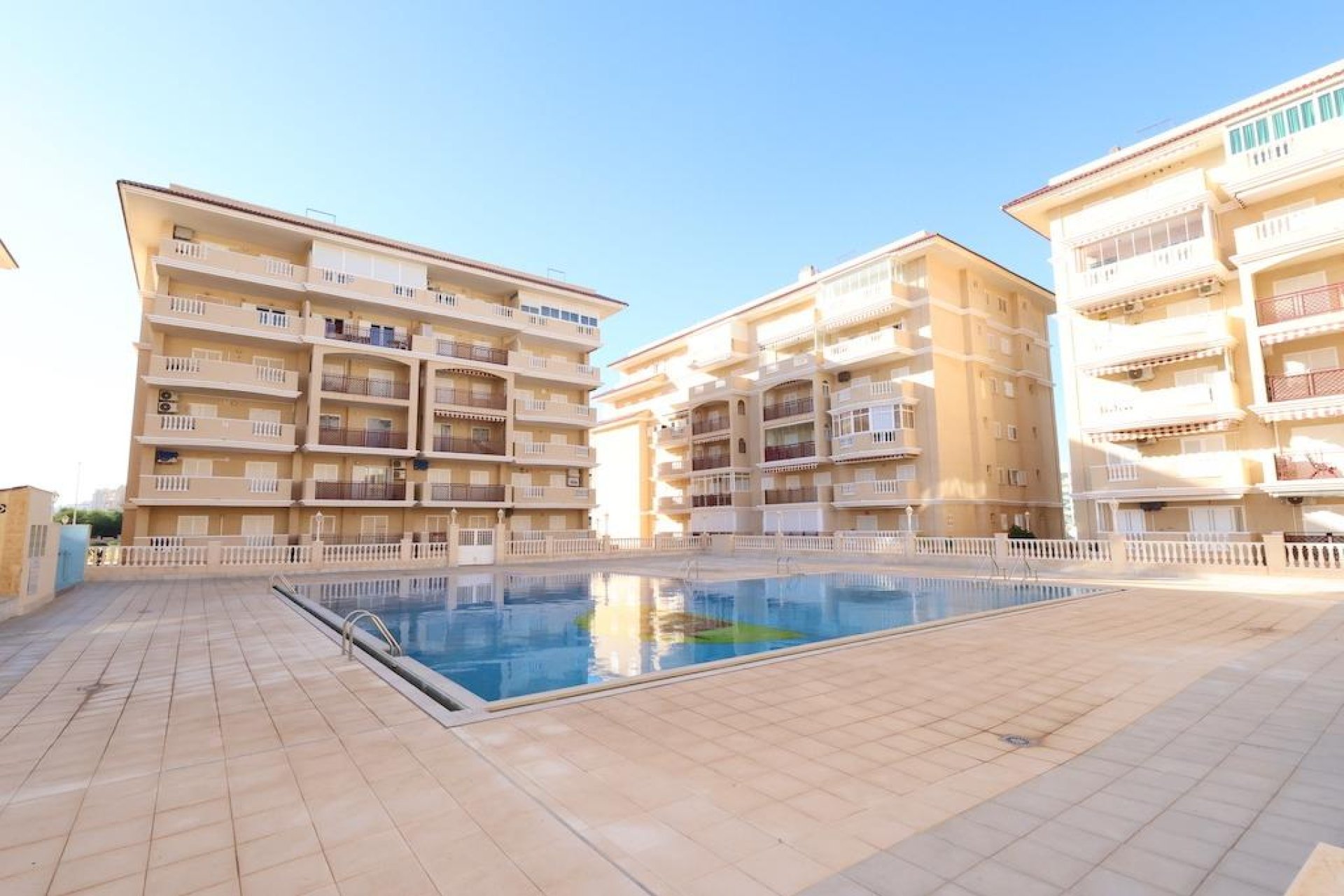 Resale - Apartment - Torrevieja - La Mata