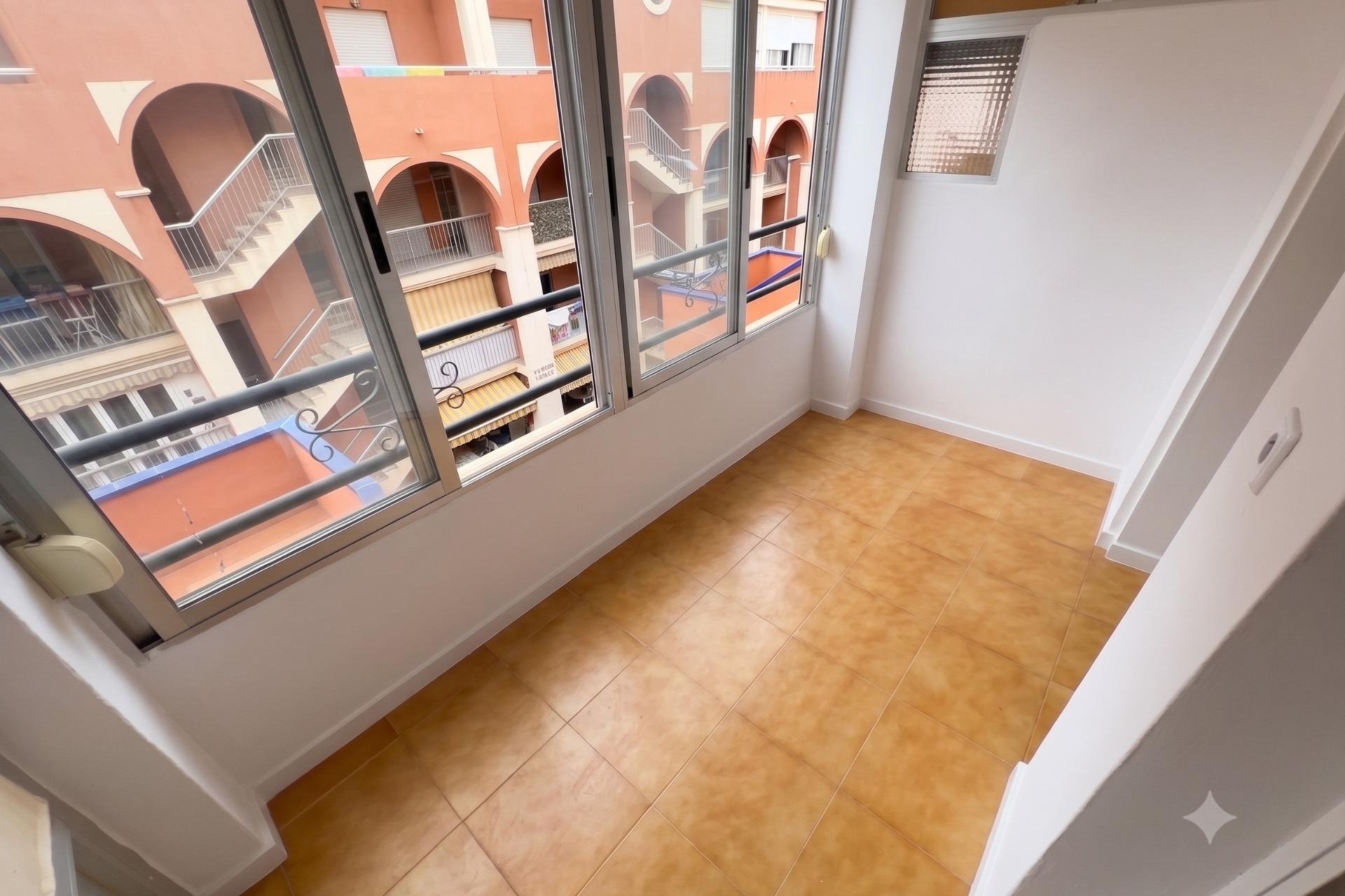 Resale - Apartment - Torrevieja - La Mata