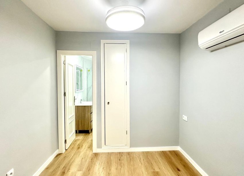 Resale - Apartment - Torrevieja - La Mata