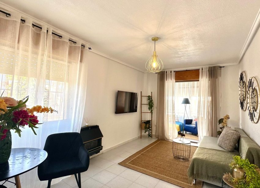 Resale - Apartment - Torrevieja - La Siesta - El Salado - Torreta