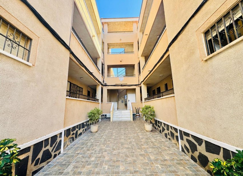 Resale - Apartment - Torrevieja - La Siesta