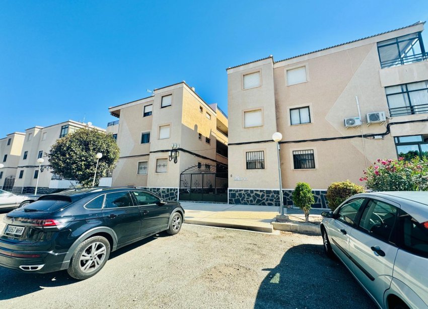 Resale - Apartment - Torrevieja - La Siesta