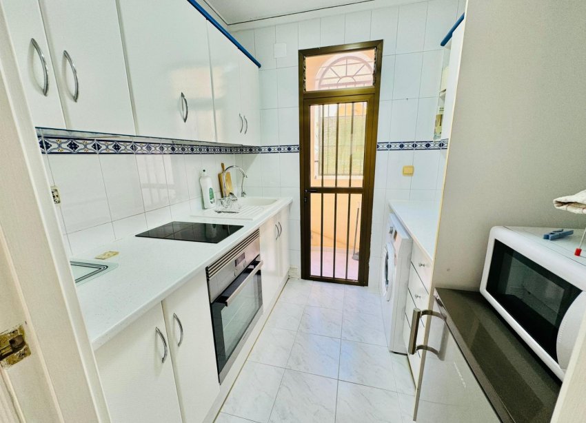 Resale - Apartment - Torrevieja - La Veleta