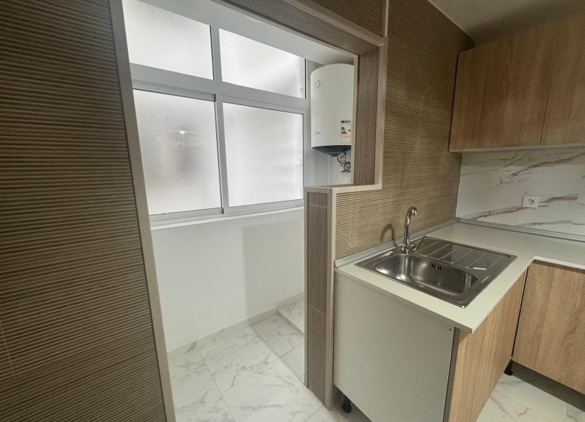 Resale - Apartment - Torrevieja - Muelle Pesquero