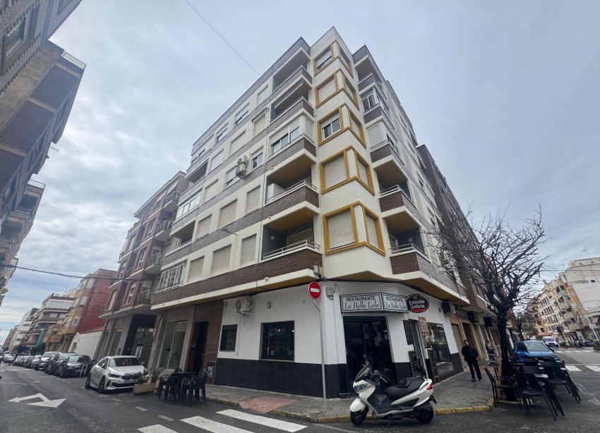 Resale - Apartment - Torrevieja - Muelle Pesquero