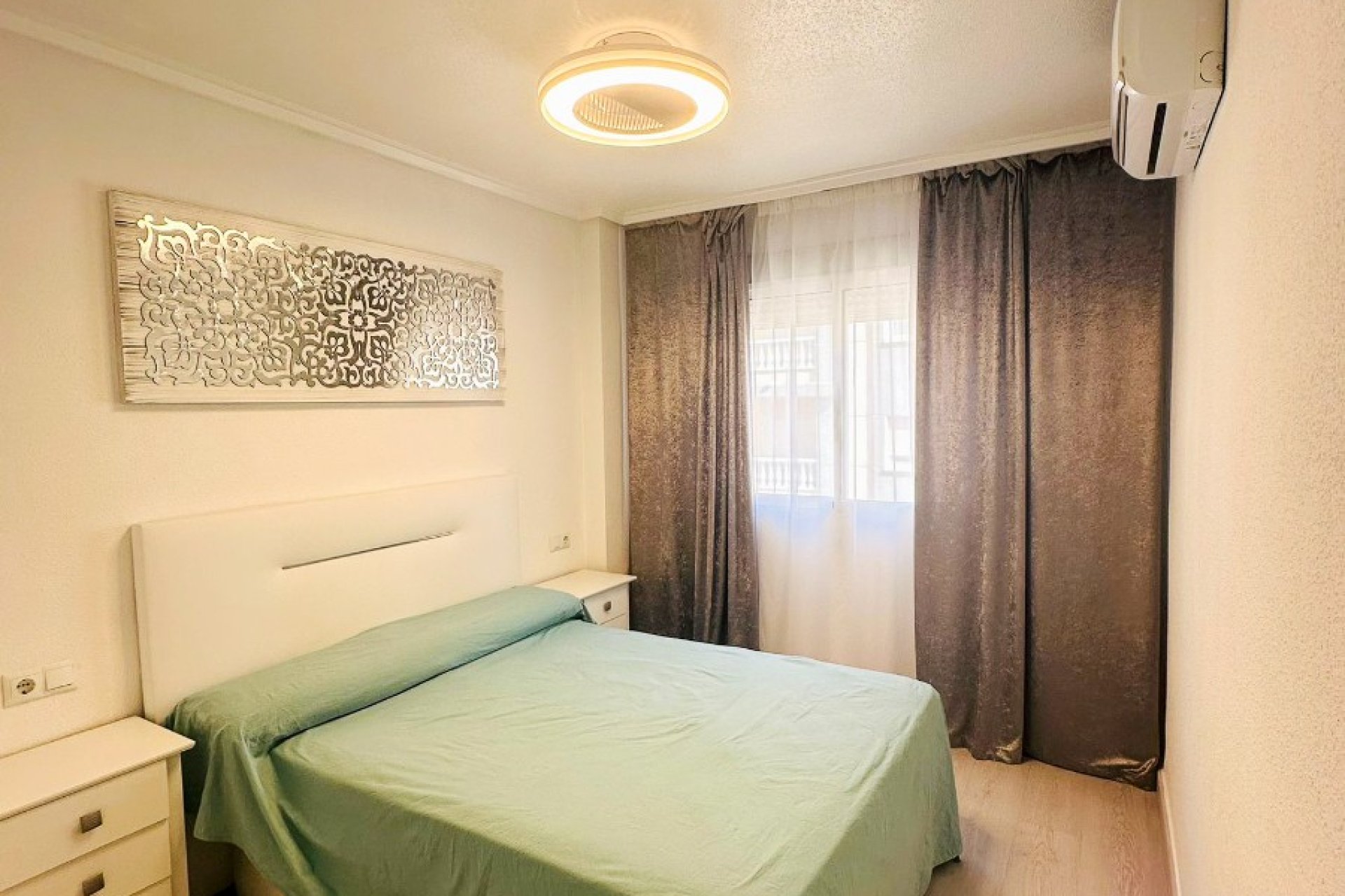 Resale - Apartment - Torrevieja - Parque de las Naciones