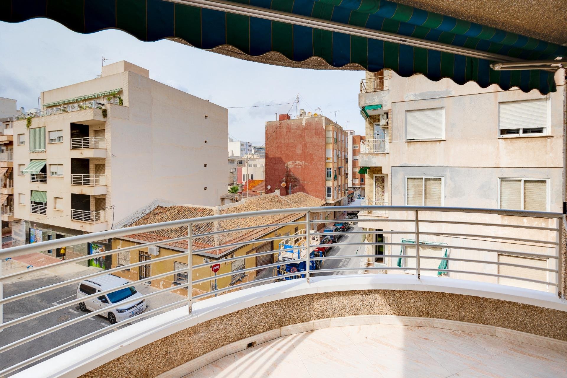 Resale - Apartment - Torrevieja - Paseo maritimo