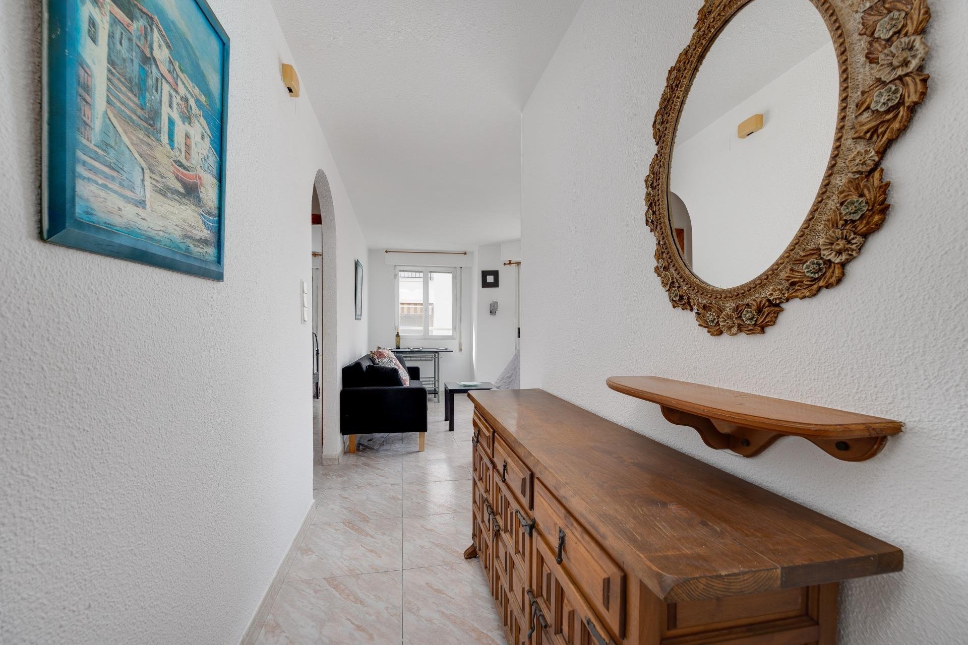 Resale - Apartment - Torrevieja - Paseo maritimo