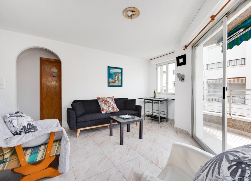 Resale - Apartment - Torrevieja - Paseo maritimo