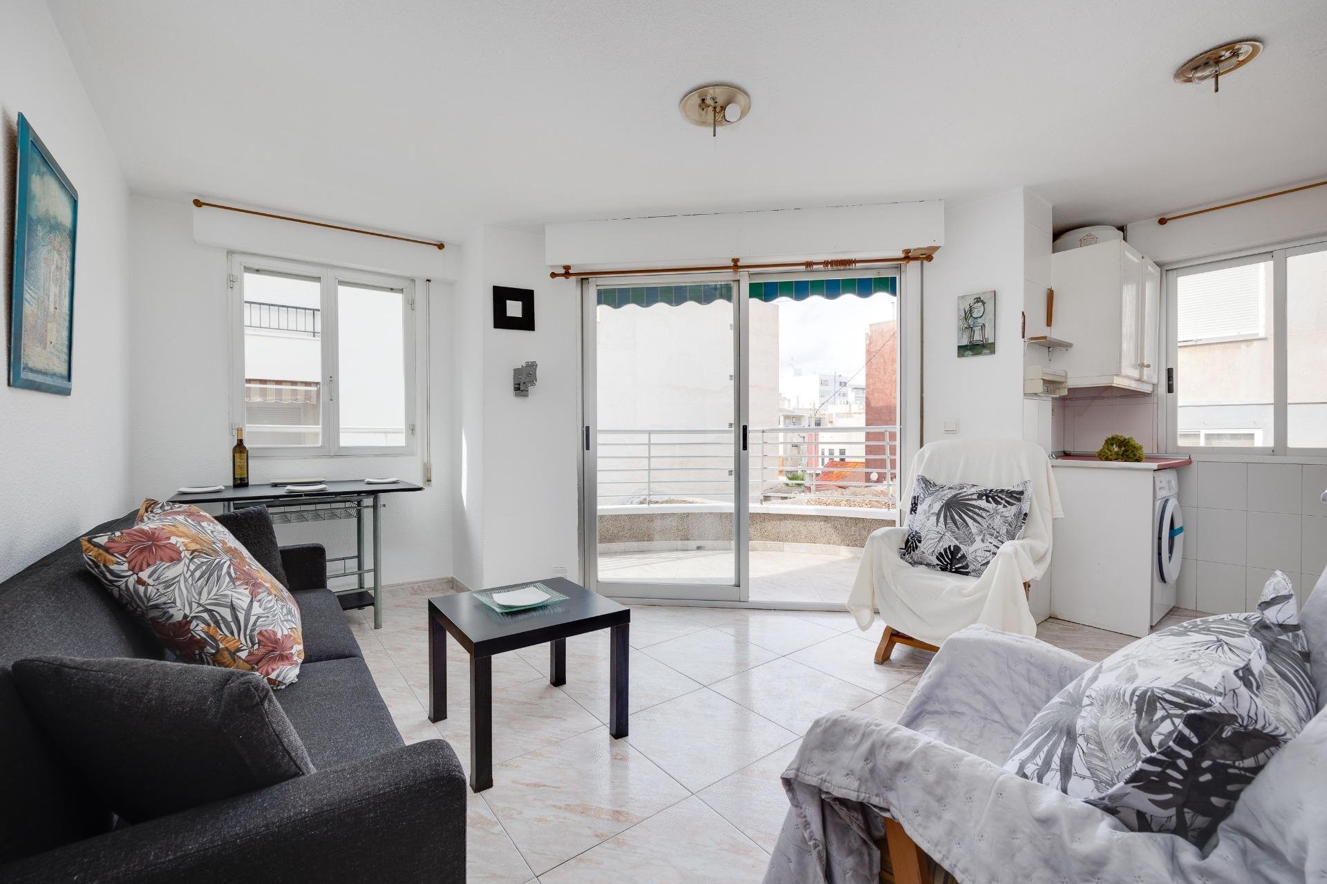 Resale - Apartment - Torrevieja - Paseo maritimo