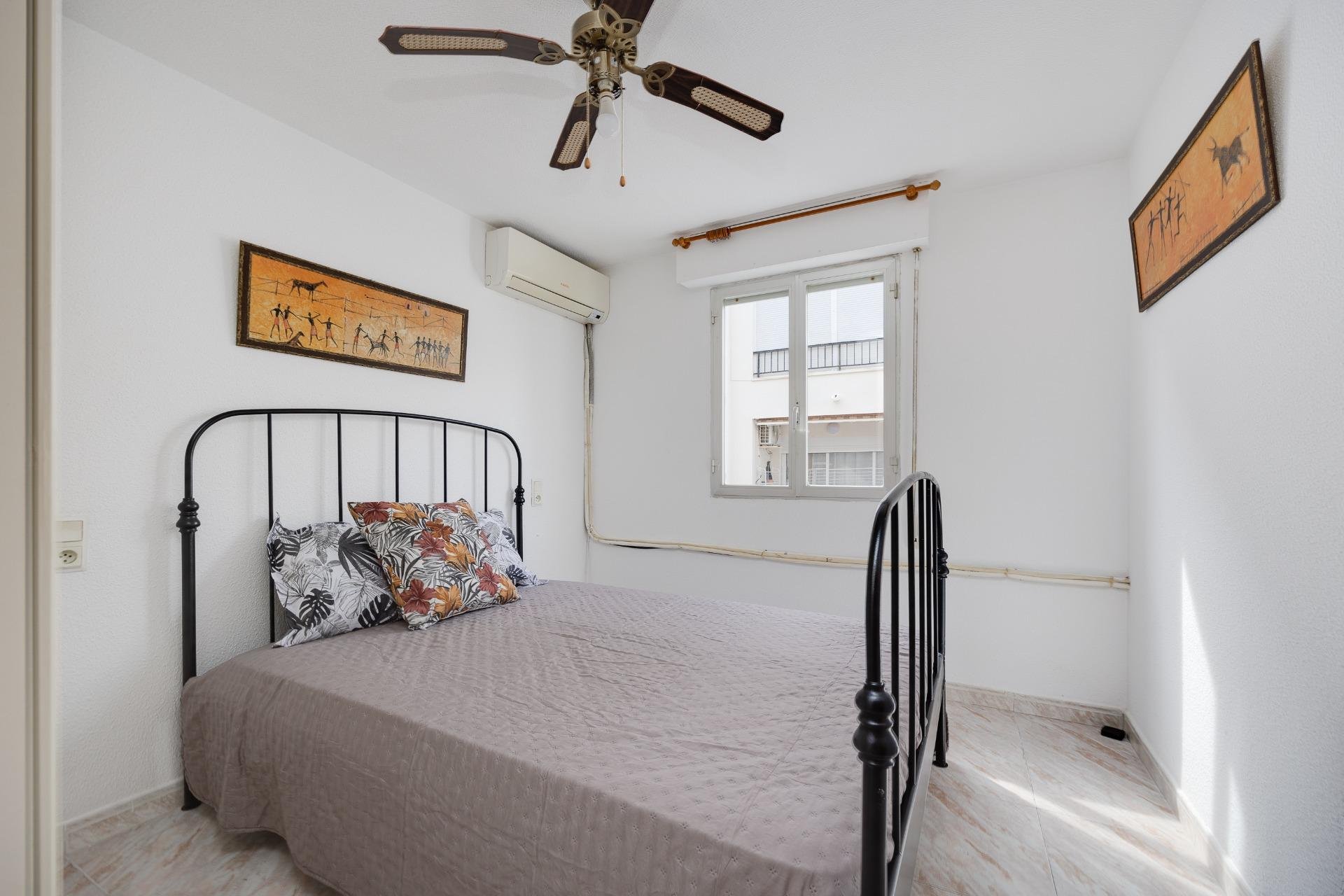 Resale - Apartment - Torrevieja - Paseo maritimo