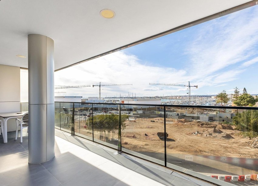 Resale - Apartment - Torrevieja - Paseo maritimo
